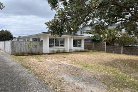 Photo of property in 1/10 Salem Place, Torbay, Auckland, 0630