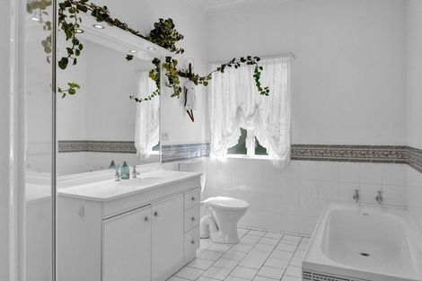 Photo of property in 4 Collins Street, Hawera, 4610