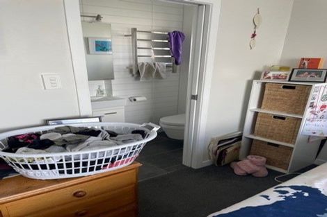 Photo of property in 18 Farnborough Crescent, Mangere, Auckland, 2022