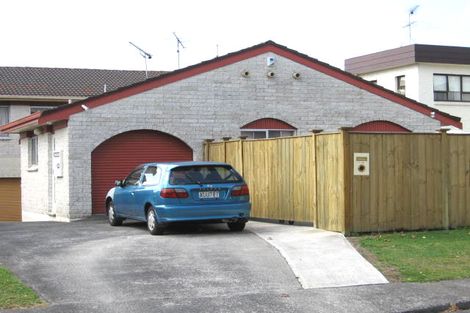 Photo of property in 2/26 Pakira Avenue, Glendene, Auckland, 0602