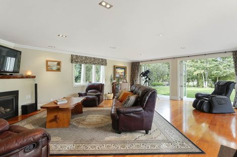 Photo of property in 186 Boord Crescent, Kumeu, 0891