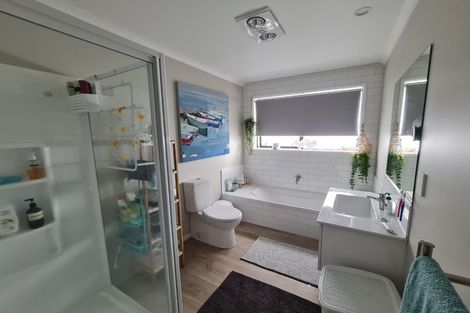 Photo of property in 16 Watene Way, Welcome Bay, Tauranga, 3112