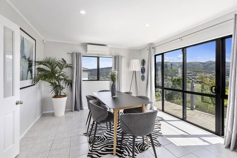 Photo of property in 94 Woodman Drive, Tawa, Wellington, 5028