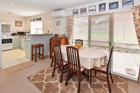 Photo of property in 15 Tonson Place, Weymouth, Auckland, 2103