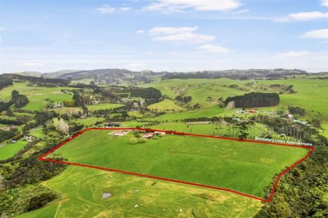 Photo of property in 102 Taiapa Road, Muriwai, Waimauku, 0881