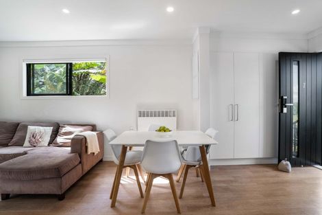 Photo of property in 2/141 Wallace Road, Mangere Bridge, Auckland, 2022