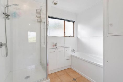 Photo of property in 2/43 Seaton Road, Murrays Bay, Auckland, 0630