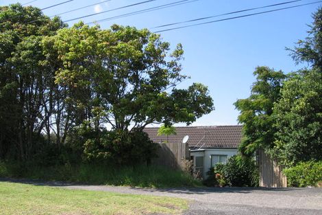 Photo of property in 2/783 East Coast Road, Northcross, Auckland, 0630