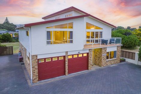Photo of property in 14 Field Way, Waikanae Beach, Waikanae, 5036