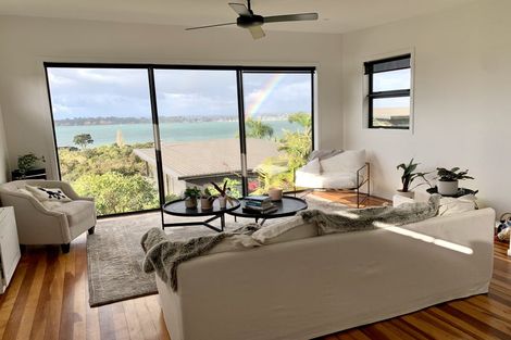 Photo of property in 6a Calder Place, Wai O Taiki Bay, Auckland, 1072