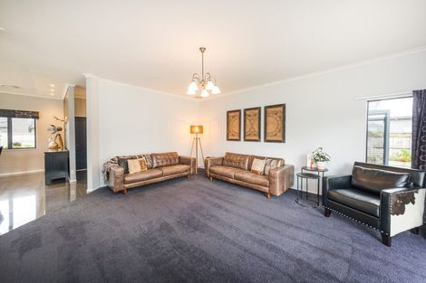 Photo of property in 37 Chestnut Close, Kelvin Grove, Palmerston North, 4414