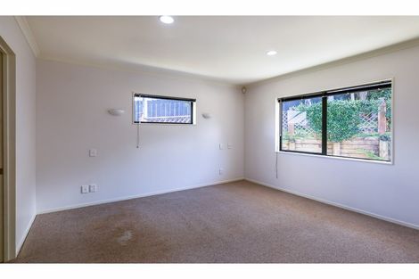 Photo of property in 4 Cloghan Close, Massey, Auckland, 0614