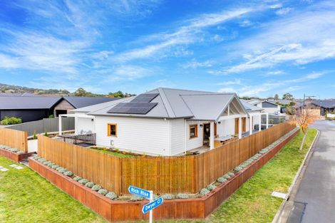 Photo of property in 2 Rich Rise, Havelock North, 4130
