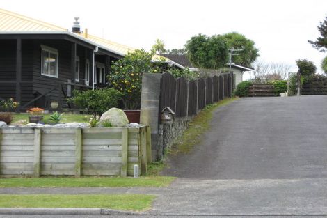Photo of property in 114b Riversdale Drive, Merrilands, New Plymouth, 4312