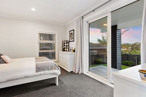 Photo of property in 37 Eastcliffe Road, Castor Bay, Auckland, 0620