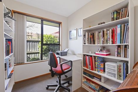 Photo of property in 6 Thornhill Place, Sockburn, Christchurch, 8042