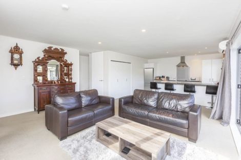 Photo of property in 21 Sunstone Crescent, Brown Owl, Upper Hutt, 5018