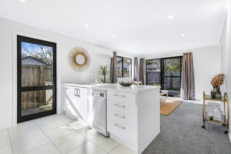 Photo of property in 2/23 Montgomery Crescent, Bader, Hamilton, 3206