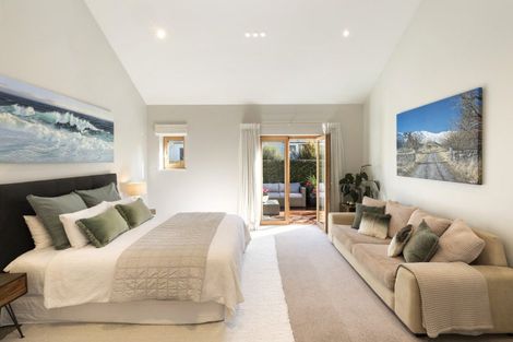 Photo of property in 18 College Avenue, Strowan, Christchurch, 8052