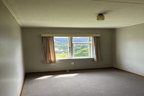 Photo of property in 46 Taylor Terrace, Tawa, Wellington, 5028