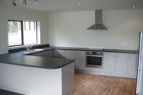 Photo of property in 32a Miles Crescent, Newlands, Wellington, 6037