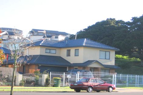 Photo of property in 2 Fairchild Avenue, Goodwood Heights, Auckland, 2105