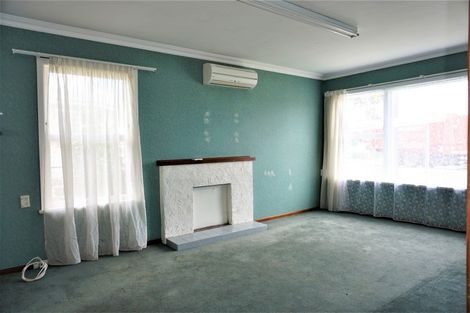 Photo of property in 32 Queenwood Road, Levin, 5510