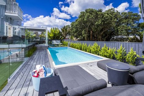 Photo of property in 209 Hurstmere Road, Takapuna, Auckland, 0622