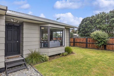 Photo of property in 6 Jane Street, Waikanae Beach, Waikanae, 5036