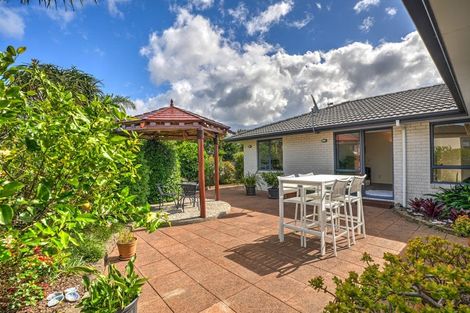 Photo of property in 4 Mahina Place, Te Atatu Peninsula, Auckland, 0610