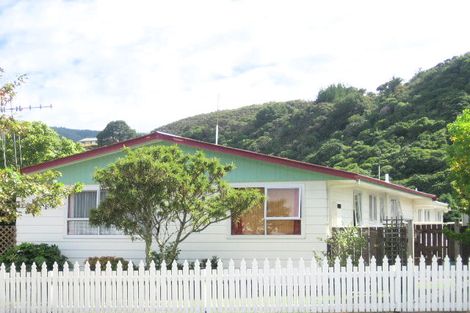 Photo of property in 71a Gemstone Drive, Birchville, Upper Hutt, 5018