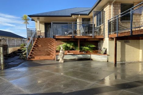 Photo of property in 77 Rototuna Road, Rototuna, Hamilton, 3210