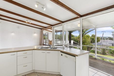 Photo of property in 29 Highland Avenue, Titirangi, Auckland, 0604