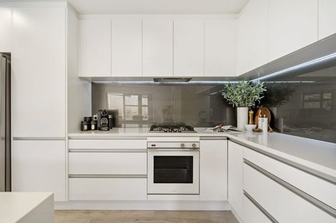 Photo of property in 15 Arirang Rise, Pinehill, Auckland, 0632