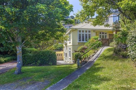 Photo of property in 103 Melbourne Road, Island Bay, Wellington, 6023