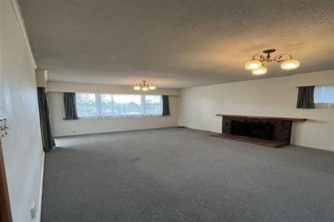 Photo of property in 1 Rewarewa Road, Te Atatu Peninsula, Auckland, 0610