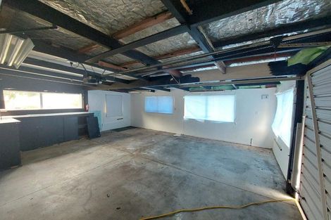 Photo of property in 56 Sherwood Avenue, Te Atatu South, Auckland, 0610