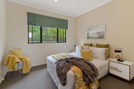 Photo of property in 33 Cricklade Terrace, Windsor Park, Auckland, 0632