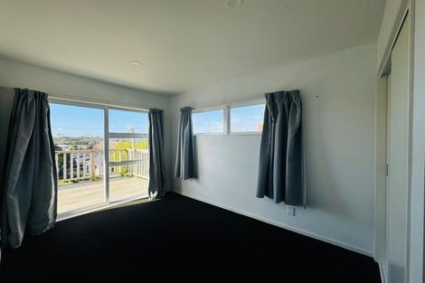 Photo of property in 3/4313 Great North Road, Glendene, Auckland, 0602