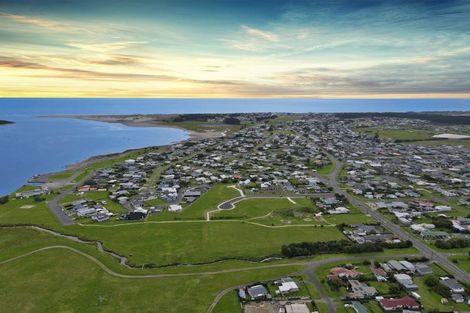 Photo of property in 1 Rangeview Rise, Foxton Beach, 4815