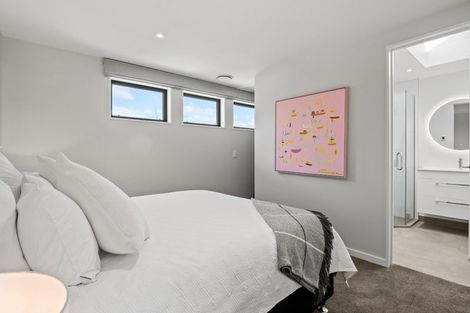 Photo of property in 2 Eichardt Place, Jacks Point, 9371