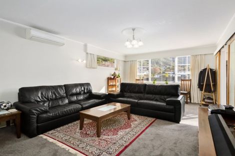 Photo of property in 6 Nuffield Street, Tawa, Wellington, 5028