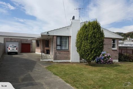Photo of property in 2 Redwood Avenue, Tawa, Wellington, 5028
