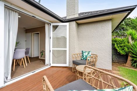 Photo of property in 17 Rainsford Street, Moturoa, New Plymouth, 4310