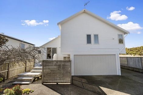 Photo of property in 2/132 East Coast Road, Forrest Hill, Auckland, 0620