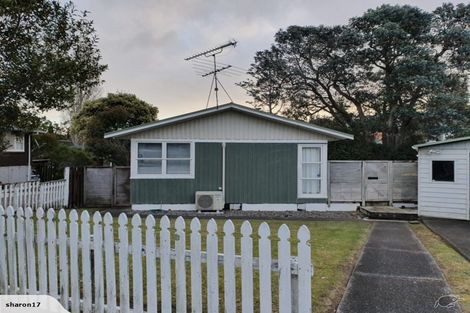 Photo of property in 24 Lyford Crescent, Sunnynook, Auckland, 0620