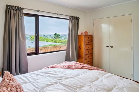 Photo of property in 15a Ruskin Road, Newlands, Wellington, 6037