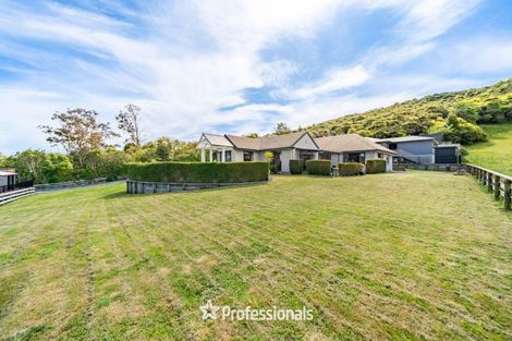 Photo of property in 8 Tuhua Lane, Brown Owl, Upper Hutt, 5018