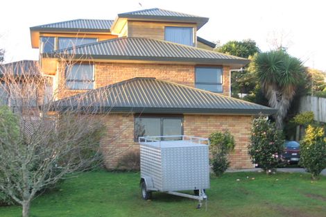 Photo of property in 16 Silhouette Way, Western Heights, Hamilton, 3200