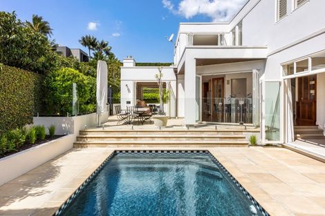 Photo of property in 12 Ronaki Road, Mission Bay, Auckland, 1071